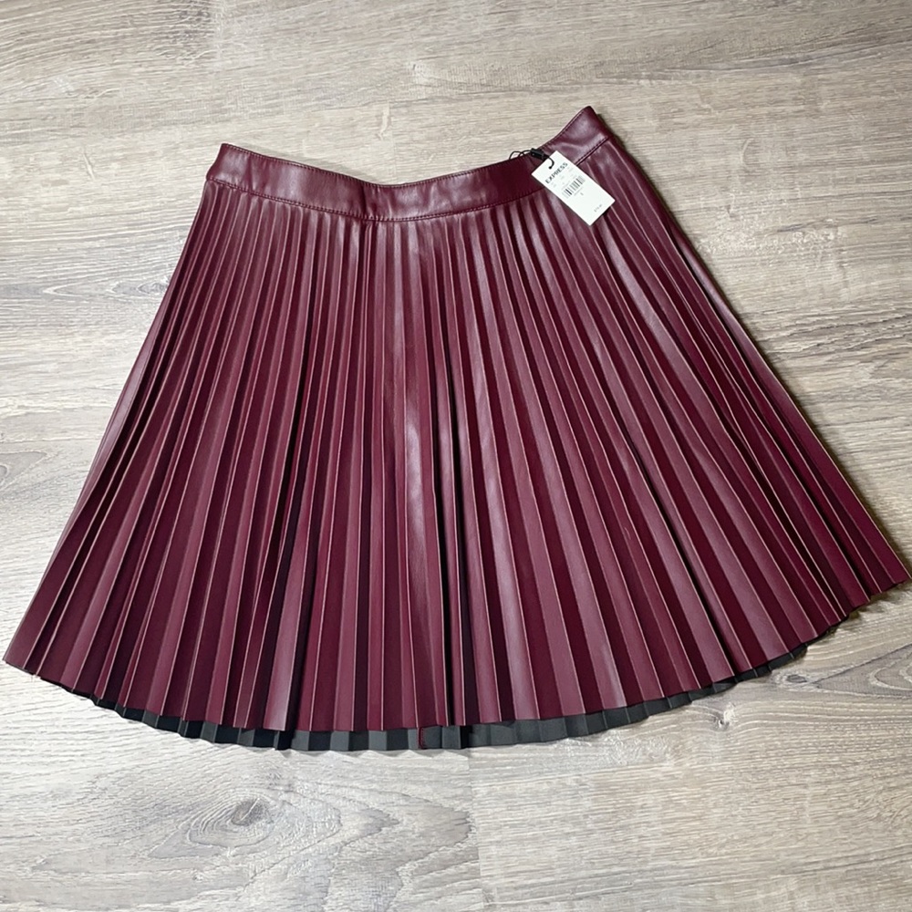 EXPRESS NWT MAROON/WINE HIGH WAISTED PLEATED VEGAN LEATHER TENNIS SKIRT SIZE 6